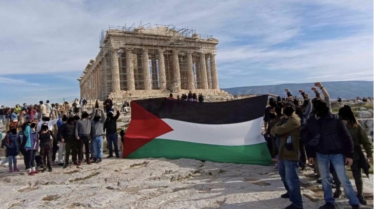 Ρουβίκωνας: Παρέμβαση υπέρ Παλαιστινίων στην Ακρόπολη και το Μνημείο του Αγνώστου Στρατιώτη