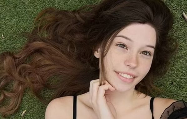 Η Belle Delphine και ο «χορός εκατομμυρίων» στο OnlyFans