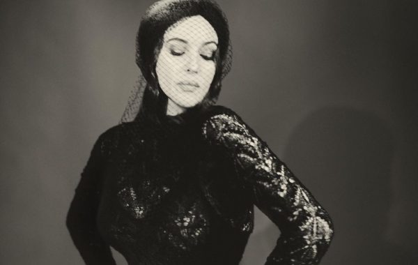 Η Μόνικα Μπελούτσι πιο σαγηνευτική από ποτέ στην τσέχικη Vogue 