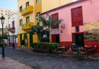 Η ισπανική πόλη που είναι χτισμένη πάνω σε ηφαιστειακό βράχο και μπορείτε να πάτε μόνο δια θαλάσσης