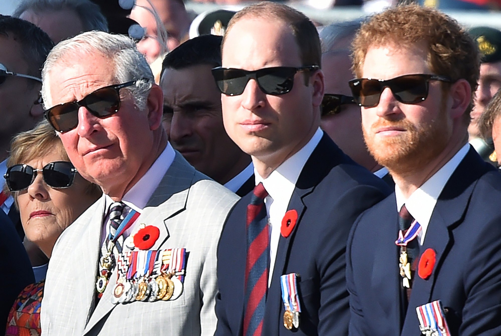 Ο πρίγκιπας Χάρι γυρίζει άρον άρον στη Βρετανία - Σοβαρή η κατάσταση του Καρόλου