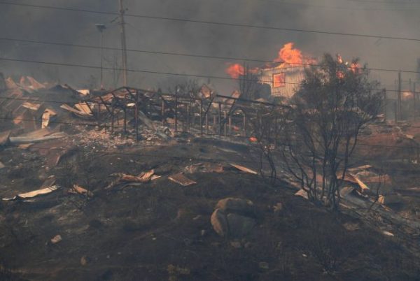 Χιλή: Στους 99 οι νεκροί από τις πυρκαγιές – Τρομακτικές εικόνες με ολόκληρες γειτονιές απανθρακωμένες