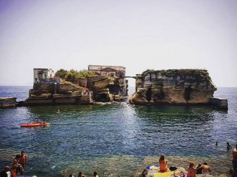 Ιταλία: Το «καταραμένο» νησί που σκοτώνει τους ιδιοκτήτες του – Κανείς δεν τολμάει να το επισκεφτεί