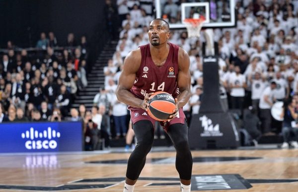 Ιμπάκα: «Παίζω σχεδόν 20 χρόνια, δεν έχω ξαναδεί ατμόσφαιρα σαν της Παρτιζάν»