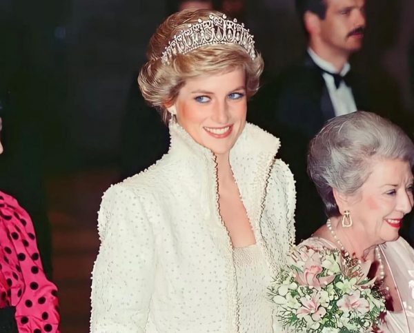 Πριγκίπισσα Νταϊάνα: Η θλιβερή ανακάλυψη πριν τον γάμο και το μυστικό νυφικό