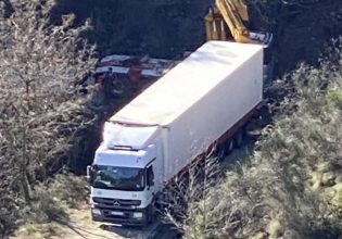 Καλαμπάκα: Νταλίκα εγκλωβίστηκε σε δρομάκι λόγω… GPS