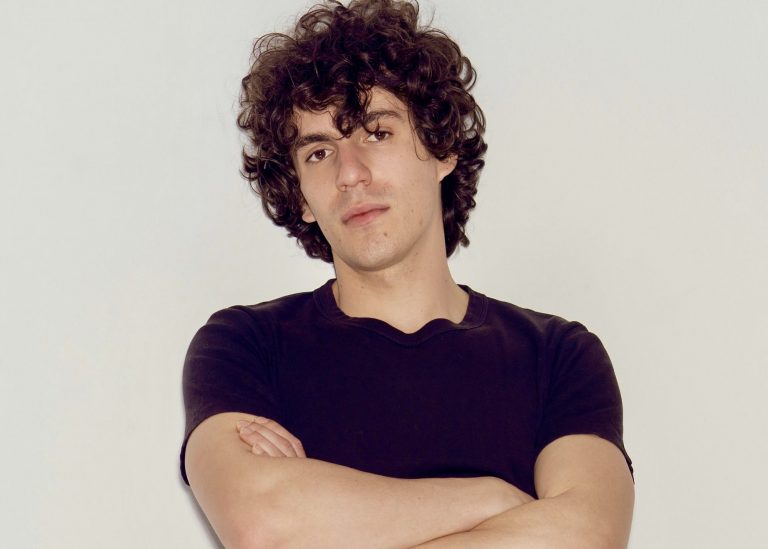 Δημήτρης Καπουράνης: «Ο ρατσισμός που βίωσα ως Αλβανός στην Ελλάδα»