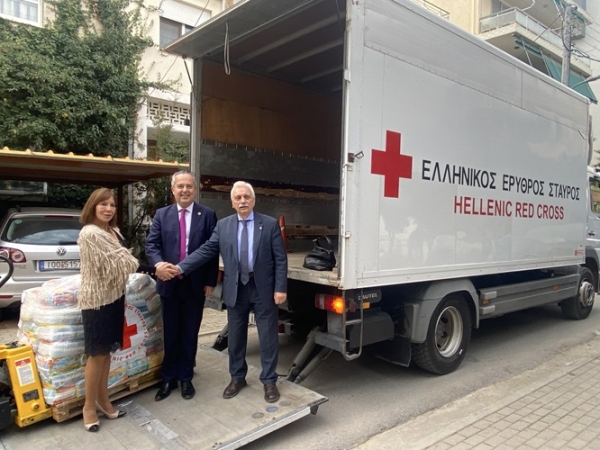 Αγαθά από τον Ελληνικό Ερυθρό Σταυρό στο κοινωνικό παντοπωλείο του Δήμου Παπάγου – Χολαργού