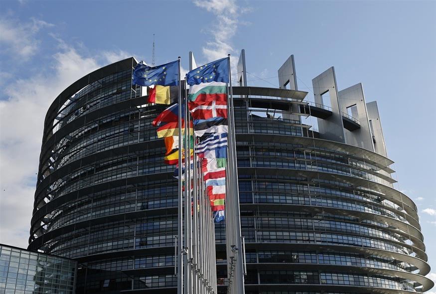 «Η πατρίδα μας αξίζει καλύτερα» – Πυρά Κασσελάκη σε Μητσοτάκη για το ψήφισμα των ευρωβουλευτών