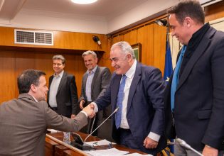 Τι συμφώνησαν Δούκας – ΕΕΑ για δενδροφυτεύσεις, αναπλάσεις και απόκριες