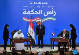 Μέση Ανατολή: Τα ΗΑΕ δίνουν άμεσα 35 δισ. δολάρια στην Αίγυπτο μέσω επενδύσεων