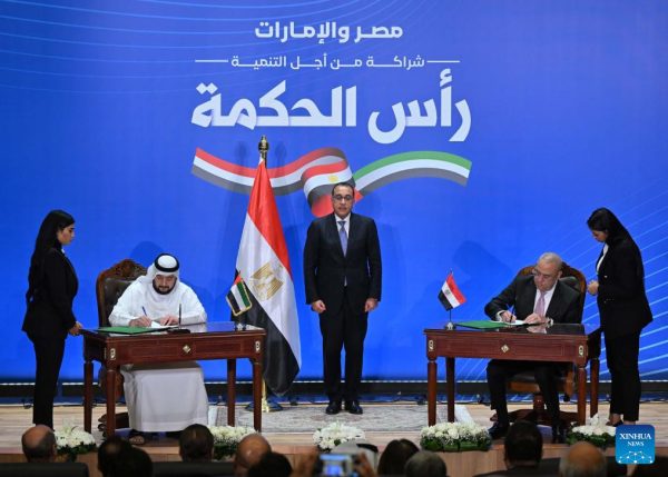 Μέση Ανατολή: Τα ΗΑΕ δίνουν άμεσα 35 δισ. δολάρια στην Αίγυπτο μέσω επενδύσεων