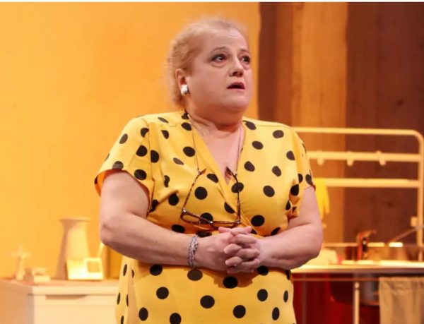 Ελένη Καστάνη: «Η αυτοκτονία του πατέρα μου, με έκανε να θέλω μόνο κωμικούς ρόλους»