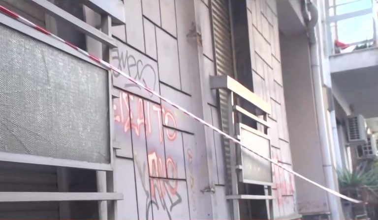 Εξάρχεια: Tα αναπάντητα ερωτήματα για την «αυτοκτονία» και το ιδιόχειρο σημείωμα που συγκλονίζει