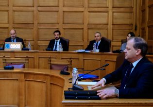 Τέμπη: Στη διάθεση των βουλευτών η δικογραφία της εισαγγελίας Λάρισας – «Ήρθε μισή» λέει ο ΣΥΡΙΖΑ