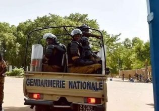 Μπουρκίνα Φάσο: Μακελειό σε τέμενος – Δεκάδες νεκροί από επίθεση ενόπλων κατά τη διάρκεια προσευχής