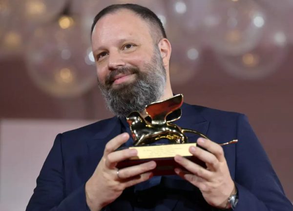 Ο Γιώργος Λάνθιμος θα σκηνοθετήσει το ριμέικ γνωστής κωμωδίας