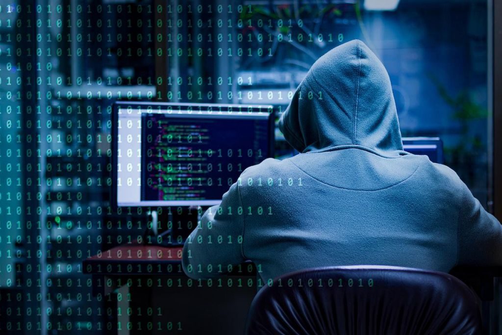 Διαδίκτυο: Ανήλικος χάκερ απειλούσε νεαρό και τους γονείς του, έχοντας χακάρει κάθε τεχνολογική συσκευή