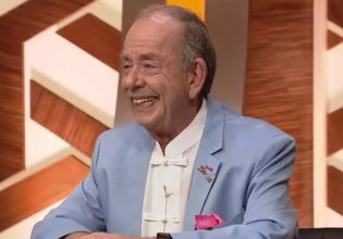 Ηλίας Μαμαλάκης: «Όταν παρουσιάζε ο Άκης Πετρετζίκης την εκπομπή ‘Στην κουζίνα ολοταχώς’ ήταν χάλια»