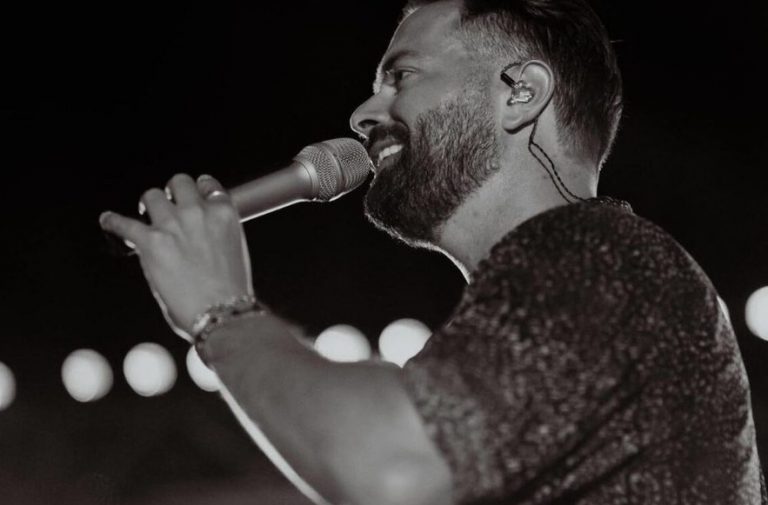 Συγκλονίζει ο Ηλίας Βρεττός – «Τα σίδερα μέσα μου σας τα δείχνω πρώτη φορά»