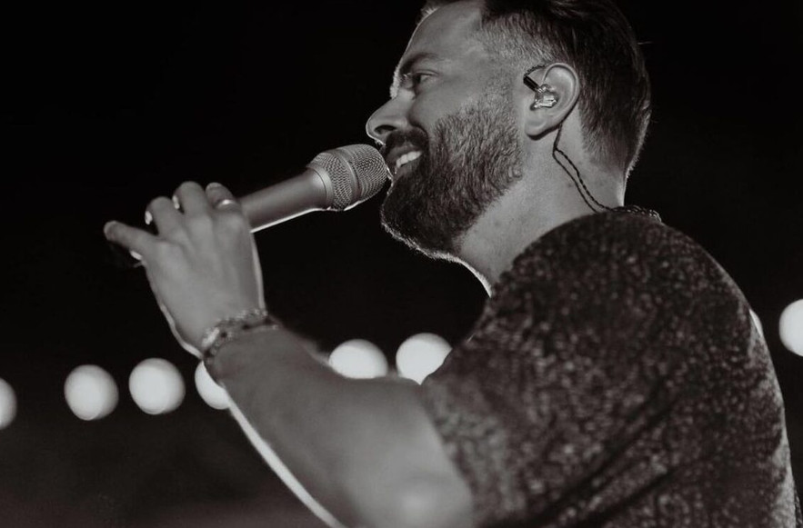 Συγκλονίζει ο Ηλίας Βρεττός – «Τα σίδερα μέσα μου σας τα δείχνω πρώτη φορά»