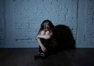 Κερατσίνι: «Αν το είχε χαλάσει το παιδί θα ήμουν φυλακή» – Σοκάρει η μητέρα της ανήλικης για τον παππού