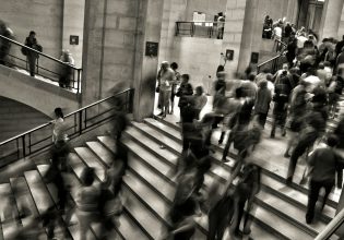 Με κάτω από 1.000 ευρώ τον μήνα ζει ο μέσος Ευρωπαίος – Χωρίς κατώτατο μισθό σε 5 χώρες της ΕΕ