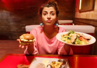 Έρευνα: Αυξημένος κίνδυνος καρδιακής ανεπάρκειας για όσους ζουν κοντά σε μαγαζιά έτοιμου φαγητού