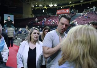 Κασσελάκης σε συνέδρους: «Παιδιά, η ζημιά έχει γίνει, και δεν φταίω εγώ»