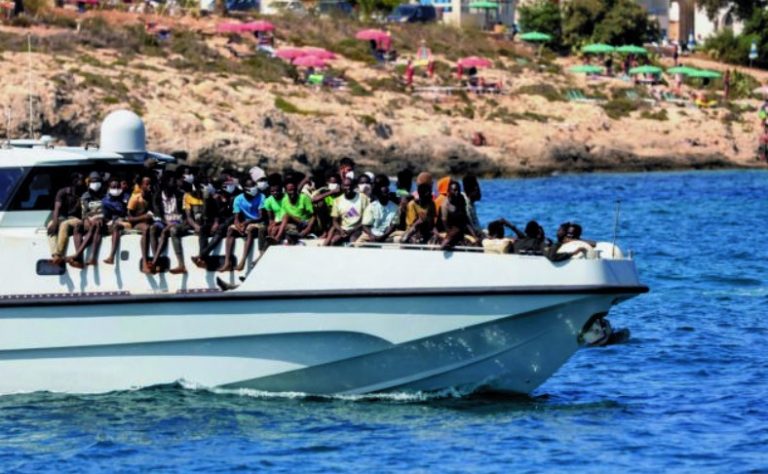 Ιταλία: Ναυάγιο με 49 διασωθέντες μετανάστες στη Λαμπεντούζα