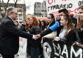 Στη μάχη ενάντια στην κυβερνητική πολιτική το ΚΚΕ – Ο Κουτσούμπας παρών στην απεργία στη Λάρισα