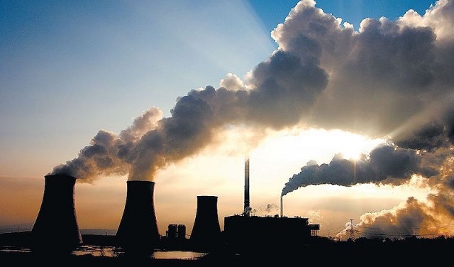 Ποιοι θα μοιραστούν 2,7 δισ. από τα έσοδα των ρύπων – Έξτρα πόροι για τη βιομηχανία