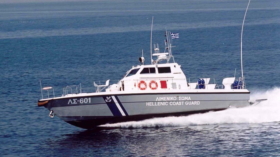 Θεσσαλονίκη: Αυτοκίνητο έπεσε στη θάλασσα στο λιμάνι της Επανομής
