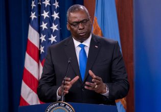 ΗΠΑ: Στο νοσοκομείο εισήχθη ξανά ο υπουργός Αμυνας Λόιντ Οστιν – Πρόσφατα είχε διαγνωστεί με καρκίνο