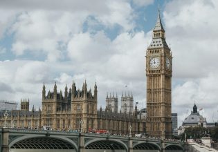 Βρετανία: Αυξάνονται τα μέτρα ασφαλείας για τους βουλευτές