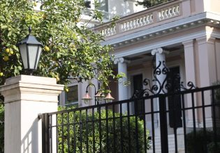 Με δύο λέξεις απαντά το Μαξίμου στην ομιλία Σαμαρά στη Βουλή