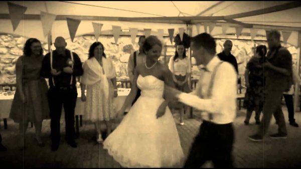 Οι γαμήλιες φωτογραφίες της από το 1959 εξαφανίστηκαν – Μια άγνωστη τις επέστρεψε μετά από 30 χρόνια