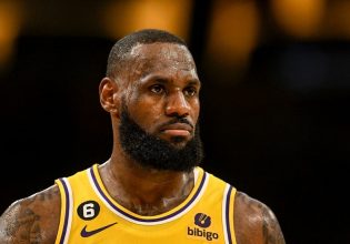 Αιχμές του ΛεΜπρόν Τζέιμς για την αντιμετώπιση των Λέικερς από τους διαιτητές