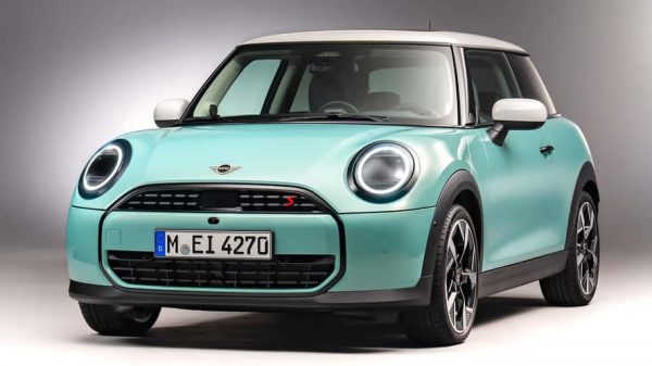 Στην «κλασική» πλευρά του νέου MINI Cooper