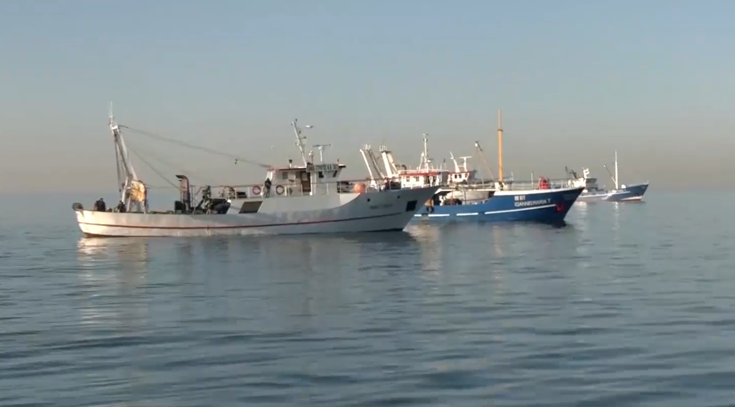 Στο πλευρό των αγροτών οι ψαράδες - Μηχανότρατες στην παραλία Θεσσαλονίκης εν όψει συλλαλητηρίου