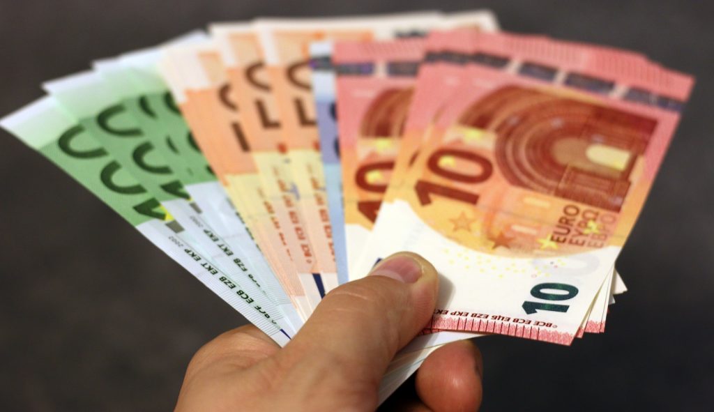 Ιδιωτικός Τομέας: Στα 820-830 ευρώ ο νέος κατώτατος μισθός από την 1η Απριλίου