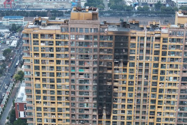 Κίνα: Τουλάχιστον 15 νεκροί και 40 τραυματίες από πυρκαγιά σε συγκρότημα κατοικιών