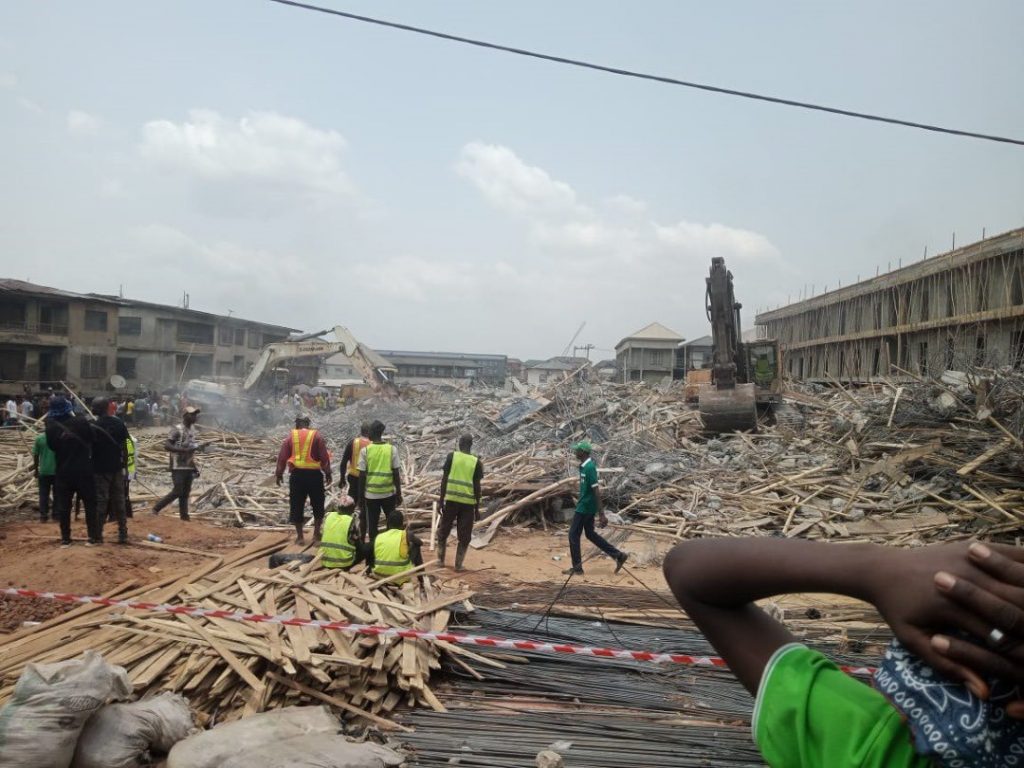 Νιγηρία: Τουλάχιστον έξι νεκροί από κατάρρευση κτιρίων – Φόβοι για δεκάδες εγκλωβισμένους στα ερείπια