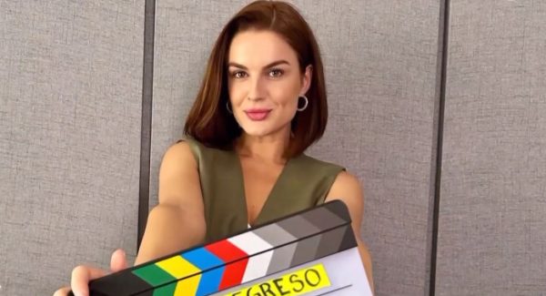 Ντέινα Αγαλιανού: Η Ελληνίδα που κάνει επιτυχία στις σειρές του Netflix στο Μεξικό