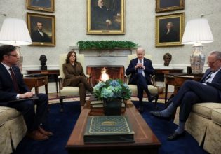 ΗΠΑ: Εντατικές συνομιλίες Μπάιντεν – Τζόνσον στον Λευκό Οίκο για τη χρηματοδότηση της Ουκρανίας