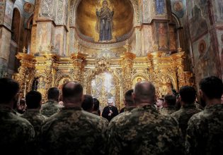 Ουκρανία δύο χρόνια μετά: Γιατί ο στρατός του Ζελένσκι έχει προβλήματα και δεν είναι τόσο αθώος
