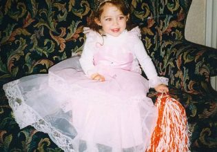 Δείτε τις πιο γλυκές φωτογραφίες της Μάιλι Σάιρους από την παιδική της ηλικία