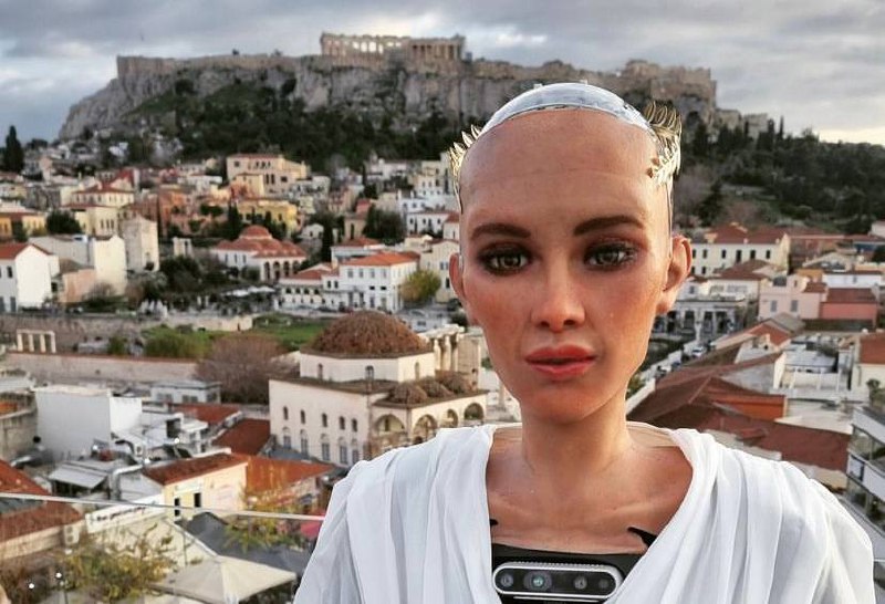 Η πιο διάσημη ΑΙ «ρομποτίνα» ονομάζεται Σοφία και φωτογραφήθηκε με θέα την Ακρόπολη