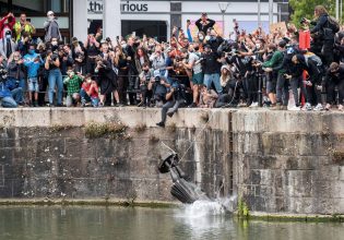 Το κατεστραμμένο άγαλμα του δουλεμπόρου Έντουαρντ Κόλστον θα εκτεθεί σε μουσείο της Αγγλίας