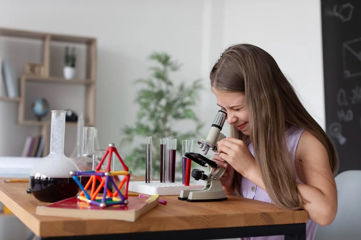 The STEM Gap: Μεγαλώνοντας κορίτσια που αγαπούν τα μαθηματικά, τη μηχανική και την τεχνολογία
